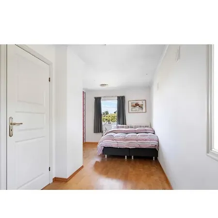 Great Single-family At The Of Haugesund 度假居