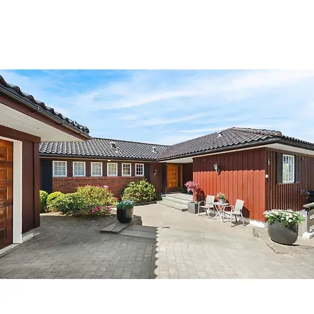 Great Single-family At The Of Haugesund 度假居